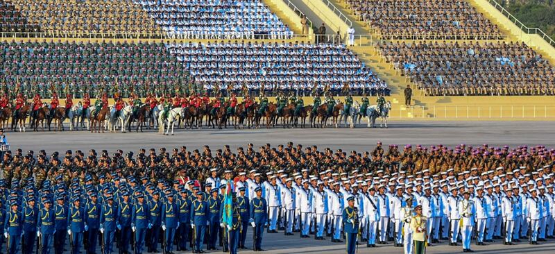 بالصور: جلالة السلطان المعظم يشمل برعايته العرض العسكري