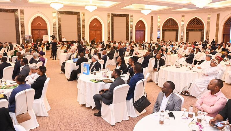 رئيسة تنزانيا للتجار العمانيين: استثمروا معنا، وبلدكم مميز