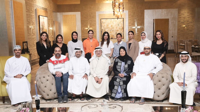 مجموعتي «توفيق بن سلطان القابضة» و «الاختيار الأول» يقدمان الدعم المطلق للمنتخب العماني للبادل