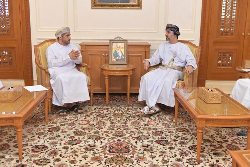 شباب عُمانيون يواجهون “التسريح” من قطاع الاتصالات