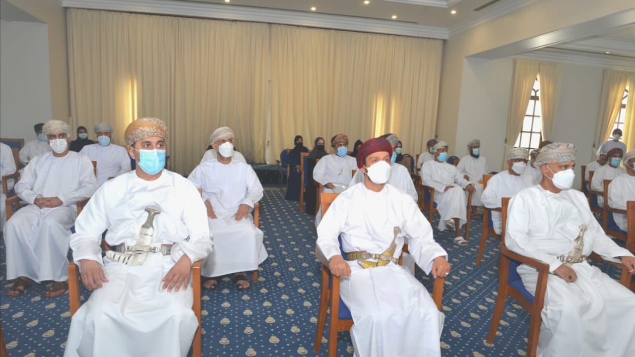 محافظة مسقط تستعد لتطبيق منظومة قياس الأداء الفردي الجديدة