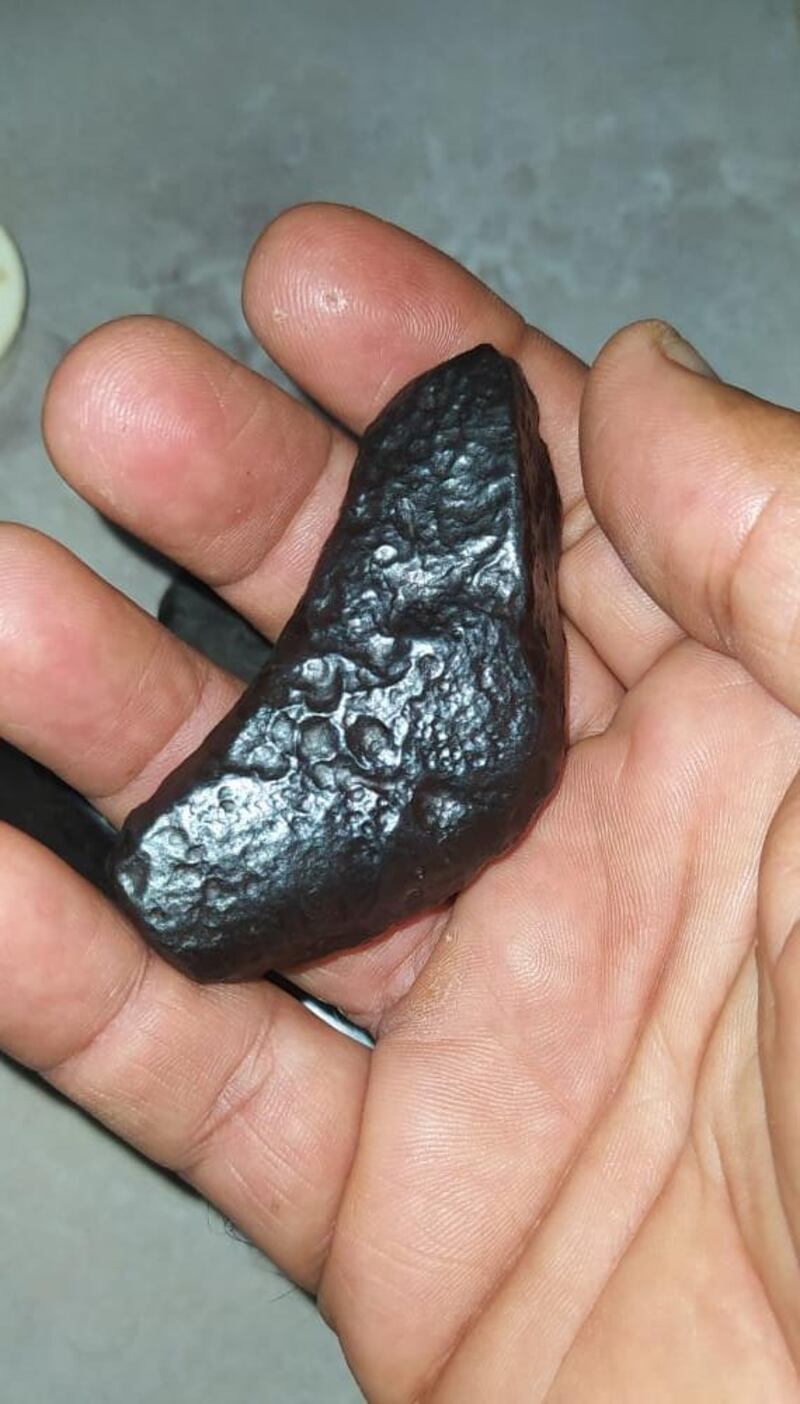 مغامر عماني لُقّب بصائد النيازك يتحدث عن تجربته في البحث عنها