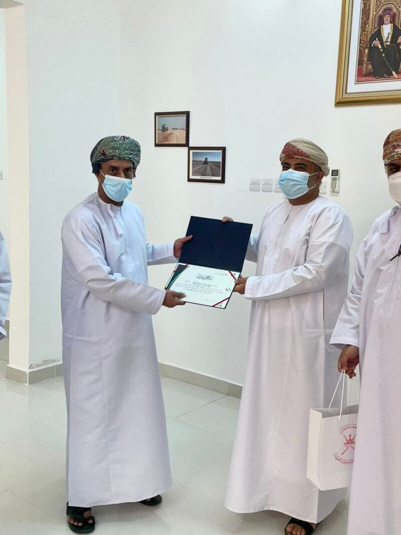 بالصور: المعولي يتفقد مشاريع الطرق في محافظتين