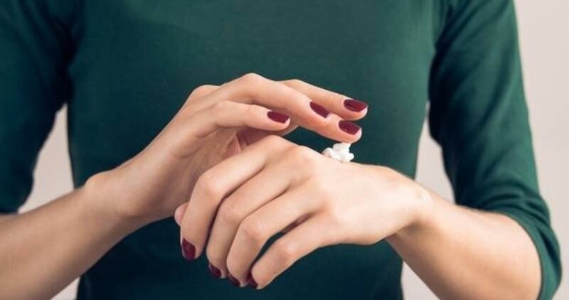 حظر استيراد مستحضرات تجميل بها مادة تسبب حساسية للجلد