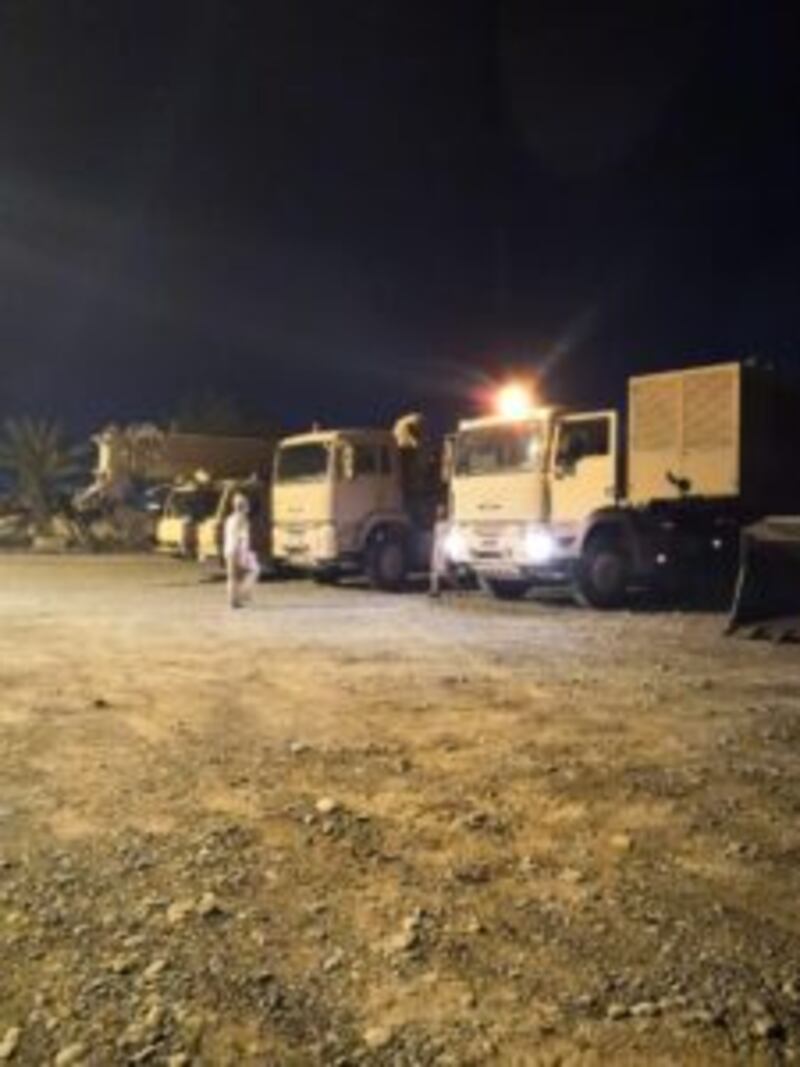 وزارة الدفاع ترسل مولدات ومعدات إلى شمال الباطنة