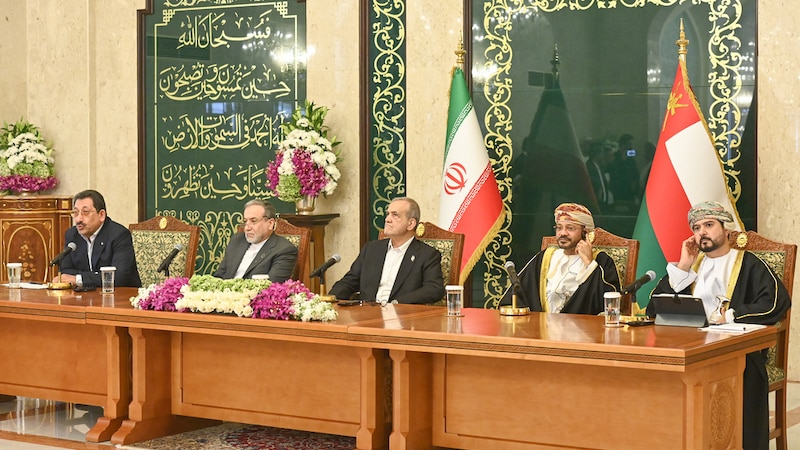 الرئيس الإيراني: نطمح لرفع التبادل التجاري مع سلطنة عُمان إلى 30 مليار دولار
