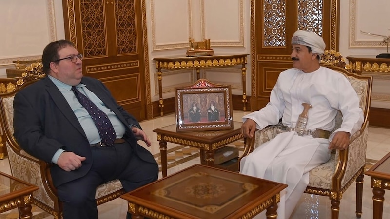 وزير المكتب السلطاني يستقبل سفيري قبرص وروسيا