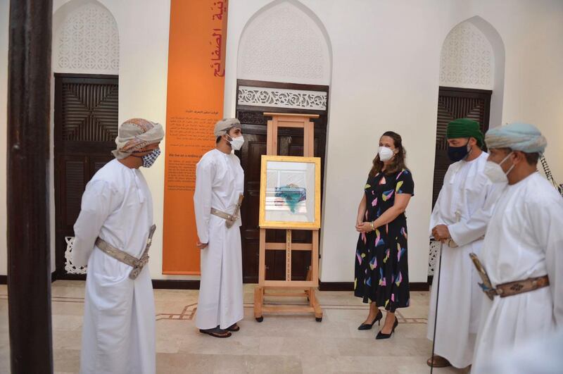 بالصور: سمو السيد ذي يزن يفتتح معرض صور