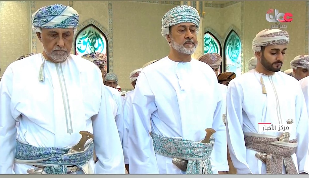 بالصور: جلالة السلطان يؤدي صلاة العيد