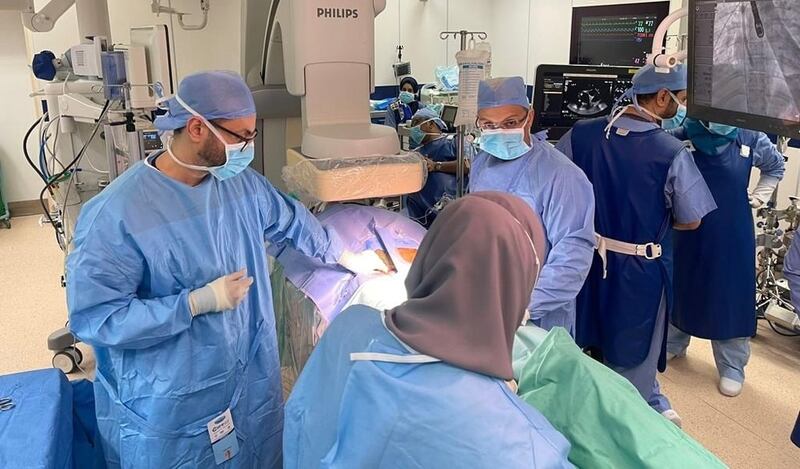 بعملية نوعية: استخراج كتلة جرثومية من قلب مريضة