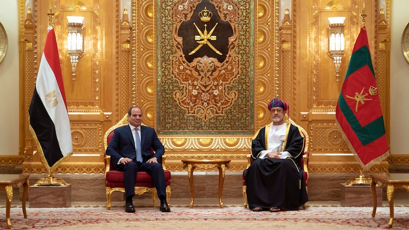 جلالة السلطان يقيم مأدبة عشاء تكريمًا للرئيس المصري
