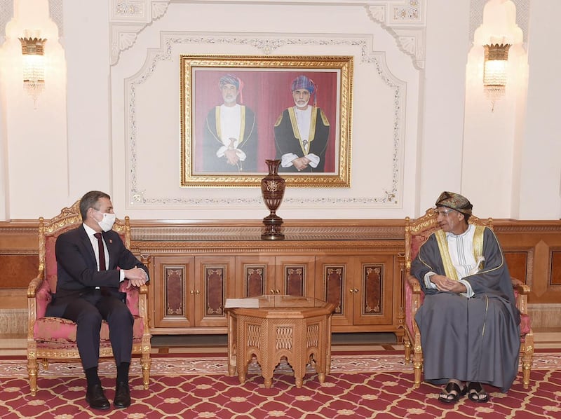 سمو السيد فهد يستقبل الضيف السويسري