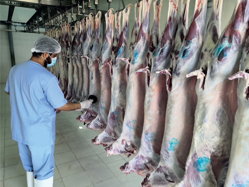 مسالخ بلدية مسقط تكمل استعداداتها لاستقبال عيد الفطر السعيد