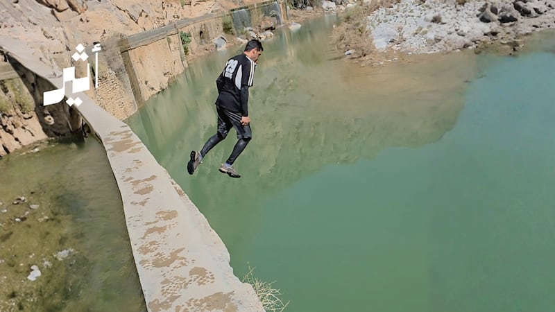 انتبهوا على أطفالكم: المسطحات المائية بعد الأمطار فيها مخاطر خفية 