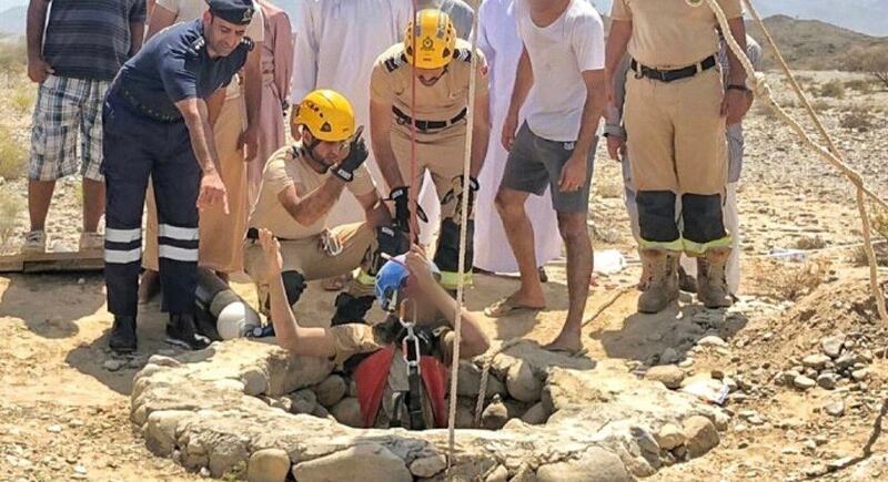 إنقاذ مواطن بعد احتجازه تحت الأنقاض