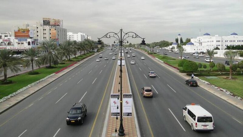 إغلاق شارع السلطان قابوس