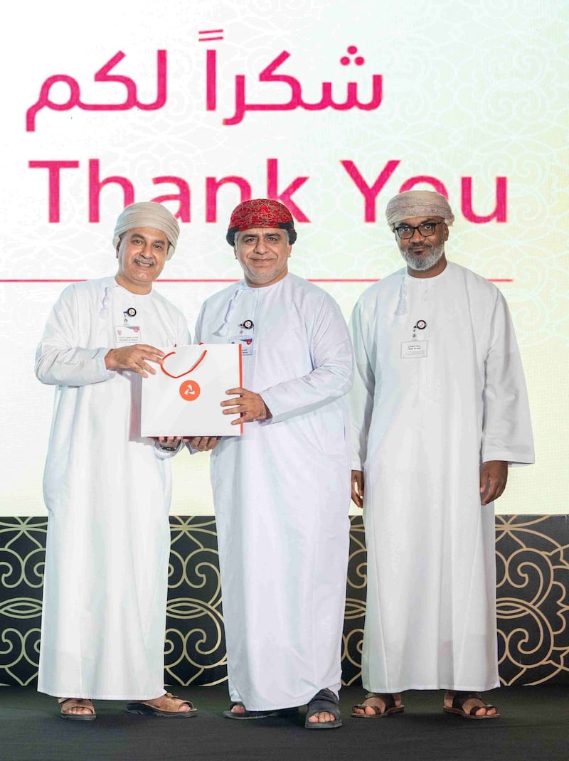 بلغ عددهم 129 موظفًا وموظفة: بنك مسقط يحتفي بنجاحات وإنجازات الموارد البشرية من ذوي الخدمة الطويلة