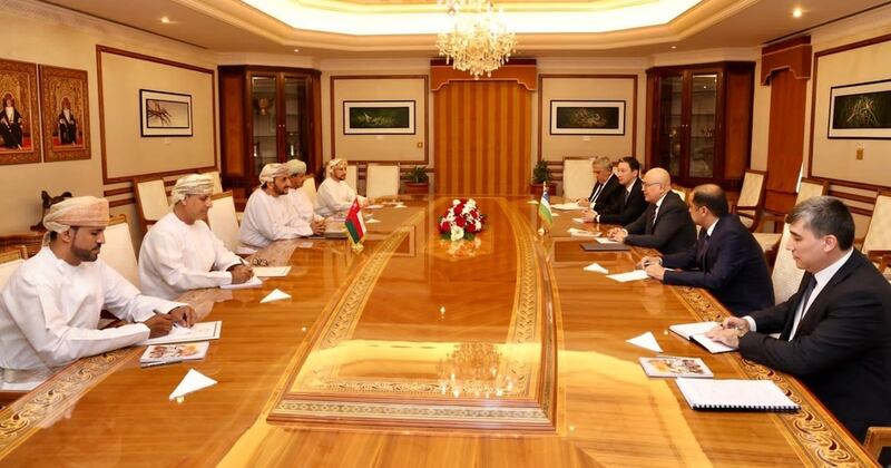 سلطنة عمان وأوزباكستان تتشاوران سياسيًا