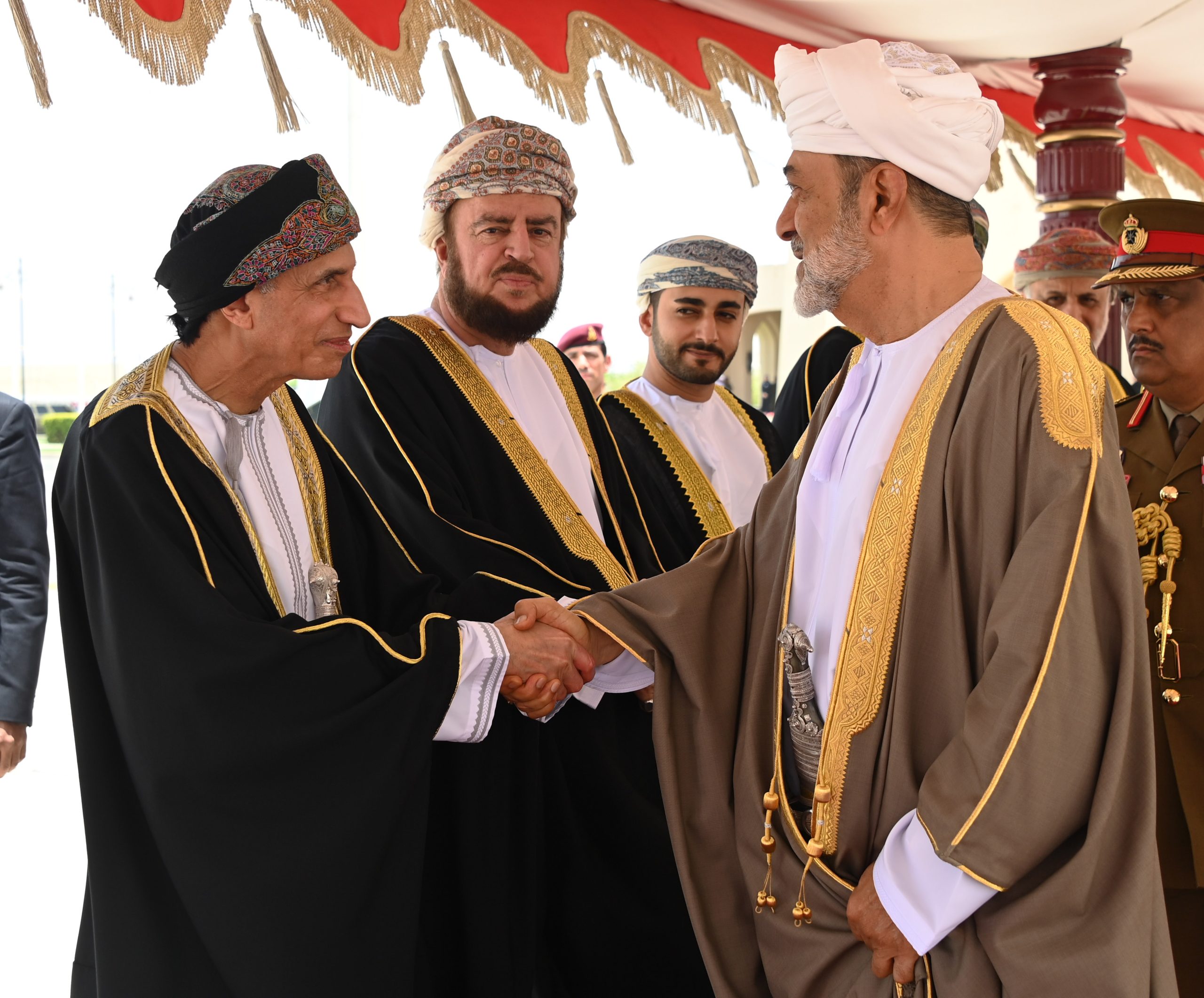 محفوفًا بعناية الله: جلالة السلطان يتوجه إلى مصر