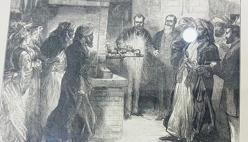 صور أصلية لملوك زنجبار في نزوى؛ فما قصتها؟