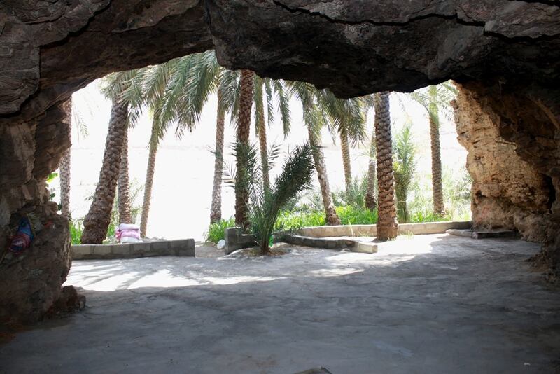 “العوينة” عين ماء عذبة دائمة الجريان