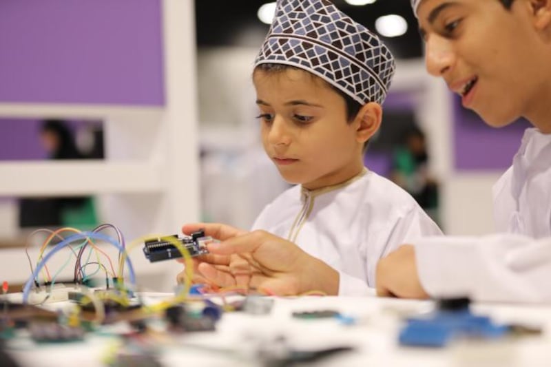 “مواهب”.. مؤسسة تستهدف الشباب في العلوم والابتكار