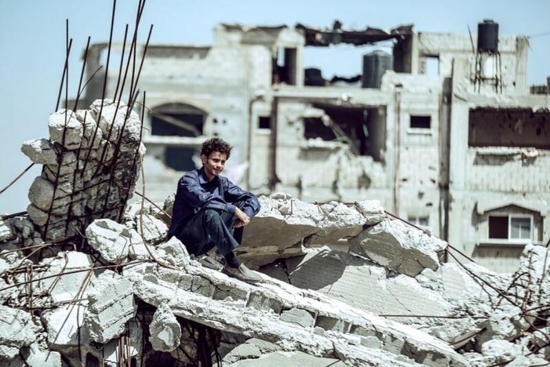 ليت الفتى حجر