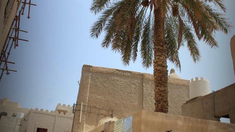 “الفرض” مسجد تاريخي بـ 4 مداخل