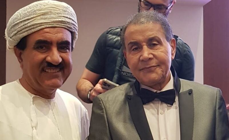 عبدالرزاق الربيعي يكتب: طيور “سعدون جابر” تحلّق في سماء مسقط