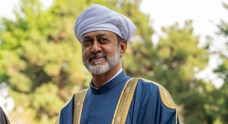 مكلّلًا بحفظِ الله: جلالة السلطان يصل إلى أرض الوطن