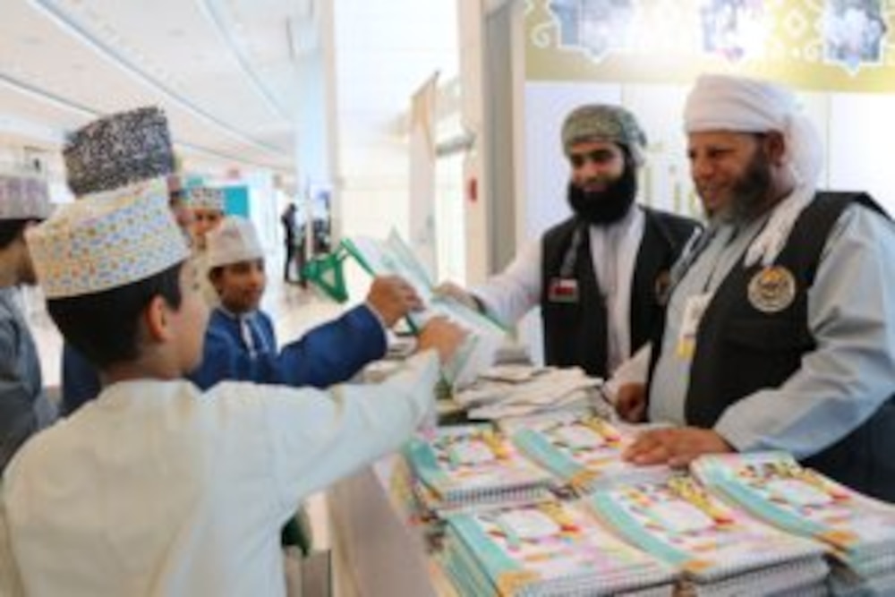 توزيع أكثر من 80 ألف ريال على أسر مستحقة في السيب