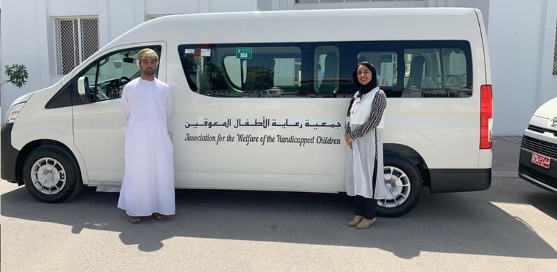 مؤسسة خيرية تدعم جمعية الأطفال للمعوقين بـ 3 حافلات