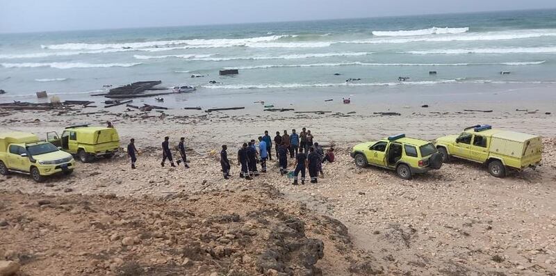 وفاتان وإصابات في غرق لنش