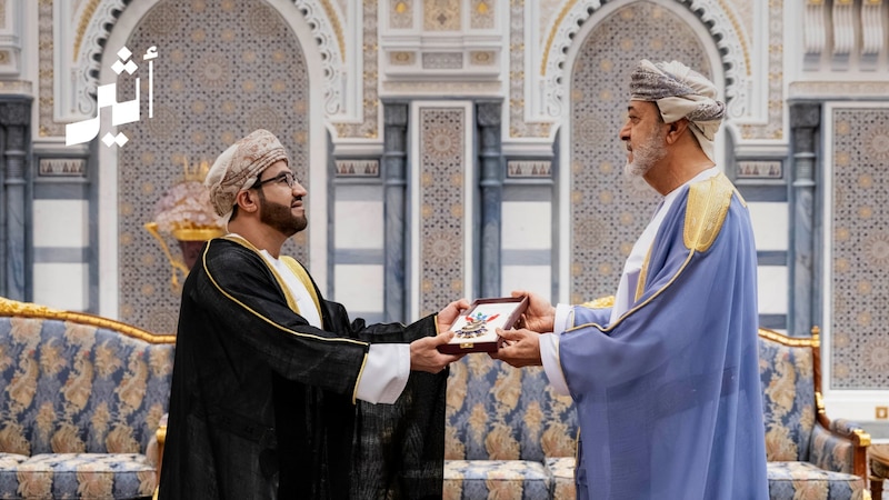 وسام سلطاني للدكتور أفلح الحضرمي تقديرًا لإسهاماته في قطاع الطاقة