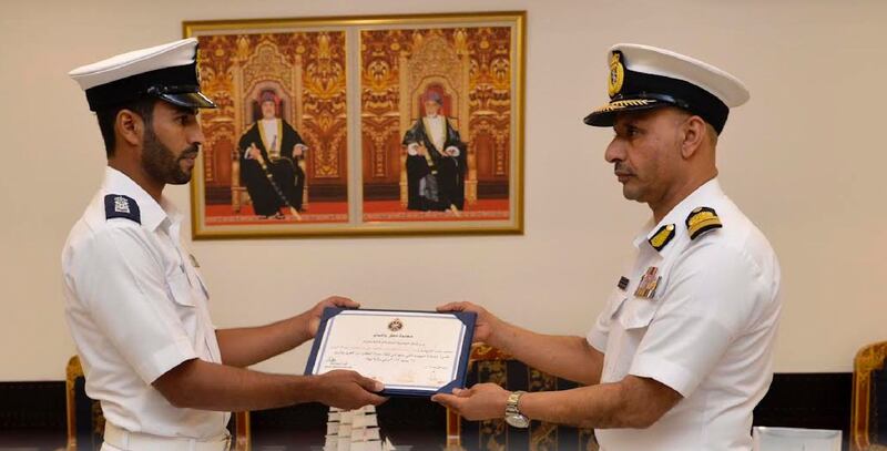 البحرية السلطانية العمانية تكرم #البطل_العماني