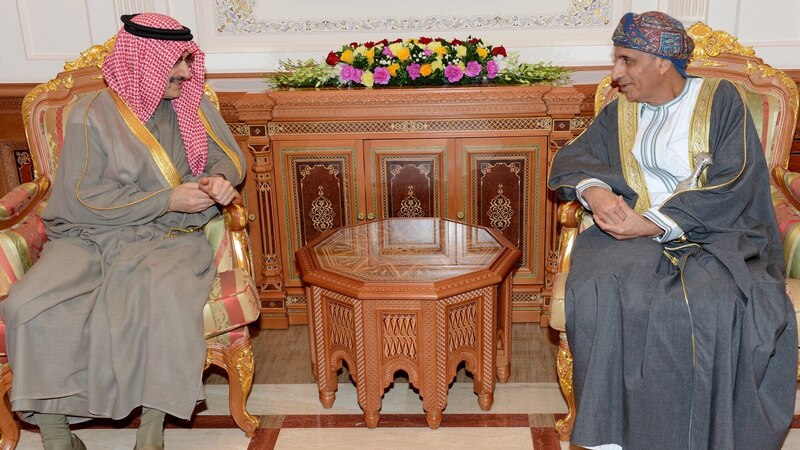 الوليد بن طلال يزور السلطنة