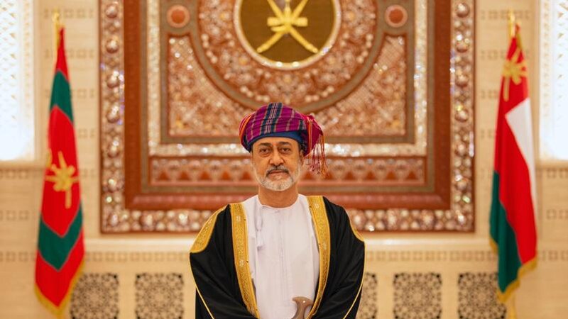 جلالة السلطان في مقدمة مستقبلي الرئيس السيسي