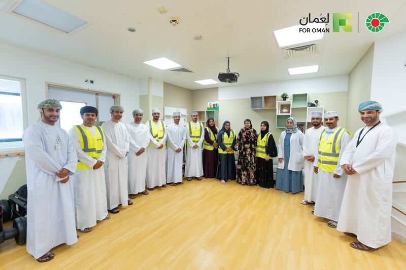 في لفتة إنسانية: ”تنمية نفط عُمان“ تلامس قلوب أطفال السرطان بـ ”زيارة وعيدية“