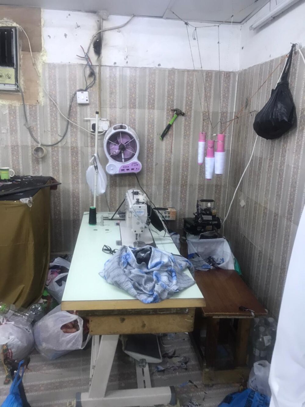 بالصور: ضبط منزل مخالف في مطرح