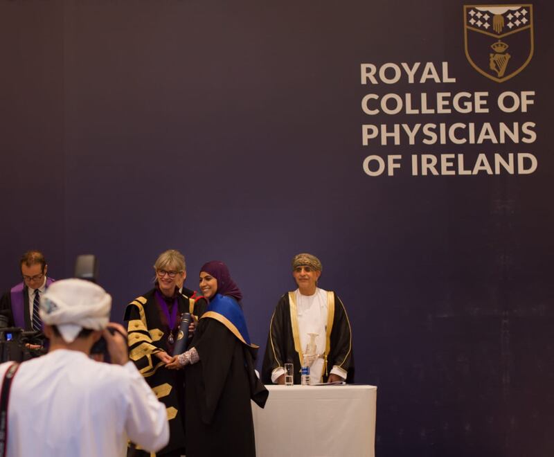 أول عُمانية تتأهل لجائزة عالمية في الصحة الوراثية