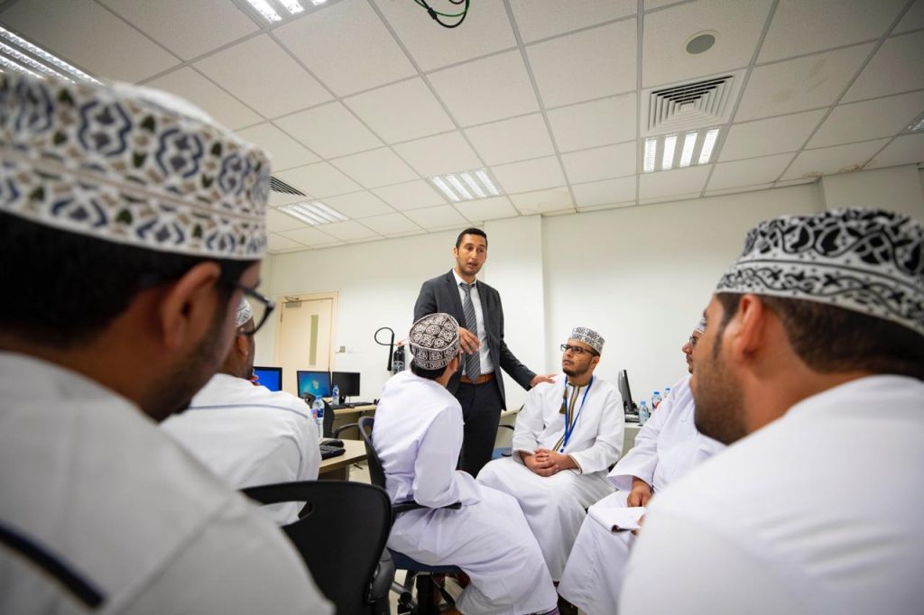 بحضور خبراء عالميين: 100 شخص يُشاركون في ملتقى حول “البلوكتشين” بصلالة