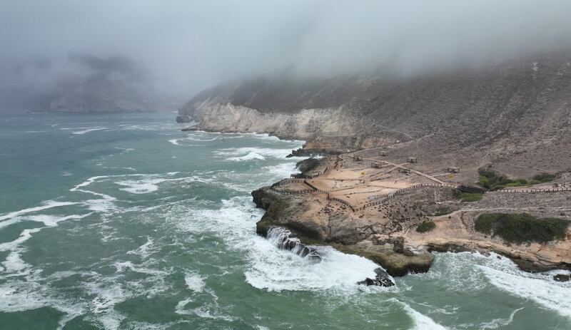 إذا كنت تبحث عن الأجواء الغائمة والممطرة، فخريف ظفار سيبدأ غدًا