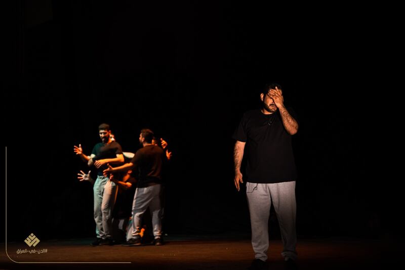 المسرحية العمانية “لقمة عيش” تواصل الإبداع وتفوز بالجائزة الكبرى في مهرجان كربلاء