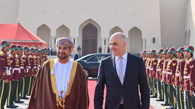 التقى خلالها جلالة السلطان، رئيس الاتحاد السويسري يغادر البلاد