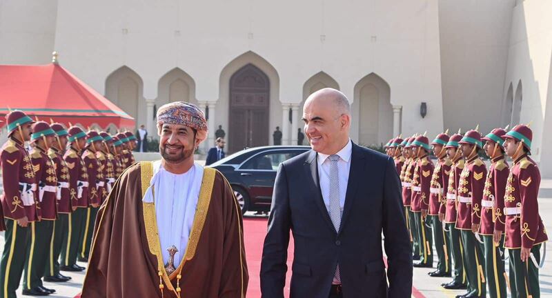 التقى خلالها جلالة السلطان، رئيس الاتحاد السويسري يغادر البلاد