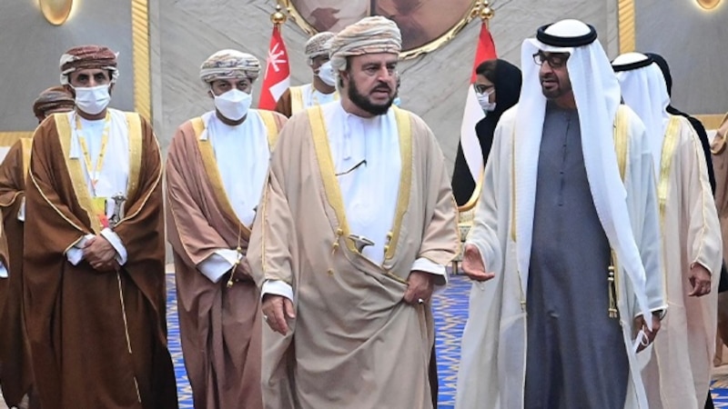 سمو السيد أسعد يعزي في وفاة خليفة بن زايد