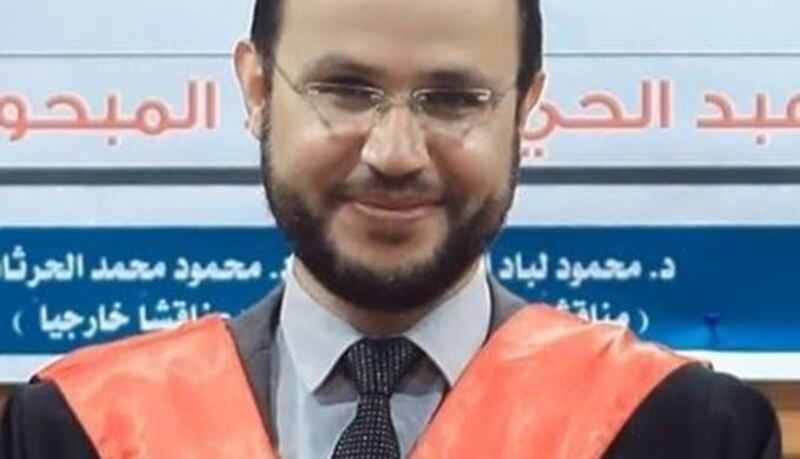 شاعر آخر يُزّف إلى فلسطين