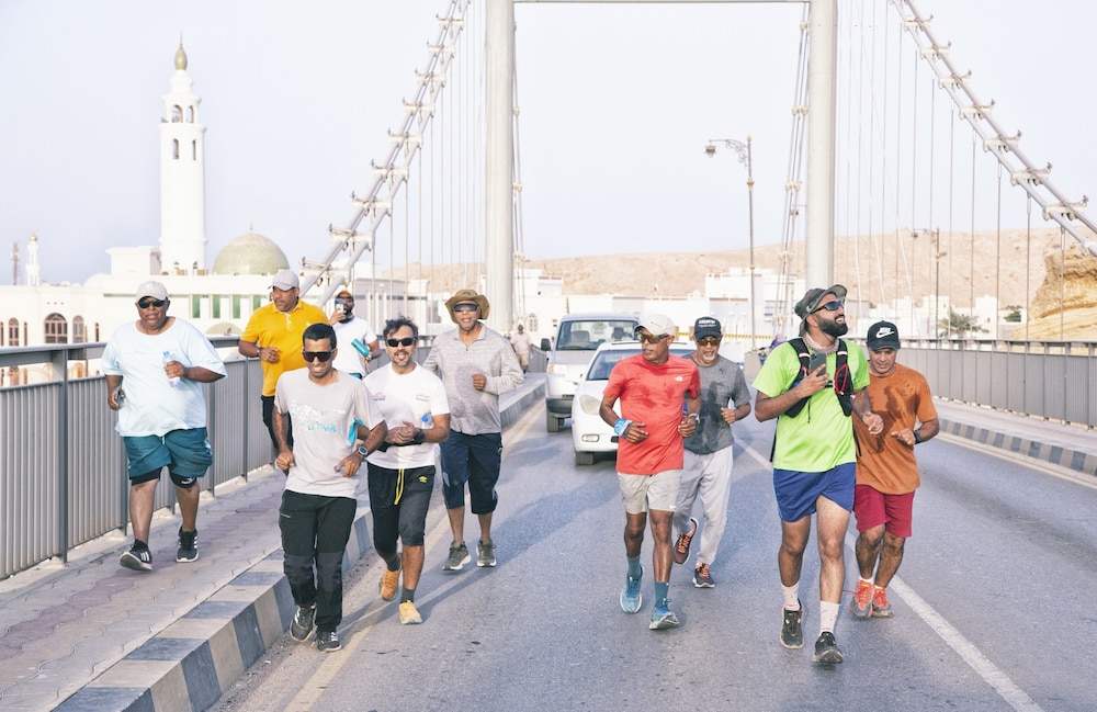 عمره يتجاوز الـ 60 ويجري نحو 600 كم؛ فما عذرك عن الرياضة؟