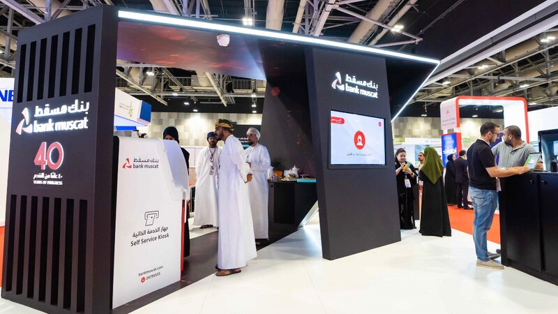 بنك مسقط يشارك في معرض كومكس 2022 ويعرض أحدث الحلول المصرفية الرقمية للزبائن