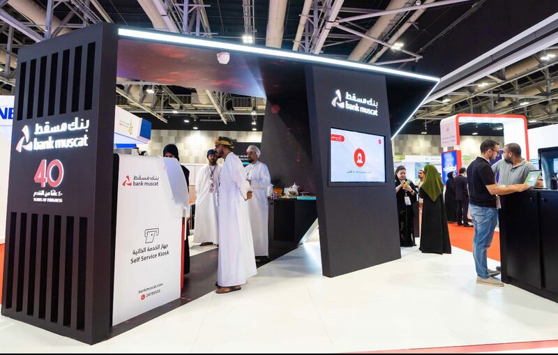 بنك مسقط يشارك في معرض كومكس 2022 ويعرض أحدث الحلول المصرفية الرقمية للزبائن